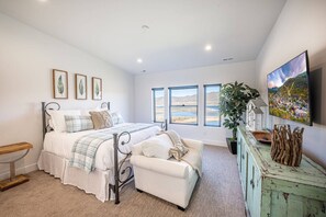 4 Schlafzimmer, Schreibtisch, BĂŒgeleisen/BĂŒgelbrett, kostenloses WLAN