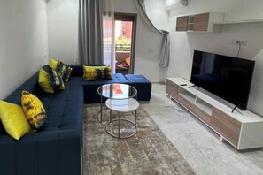 TV - 1 Bed Apartment - Balcony, Wifi, Parking (Marrakech)