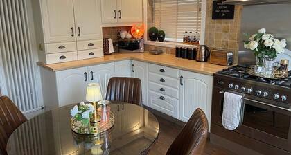 'Cosy Cottage' - 2 Bed High End Cottage in Bawtry