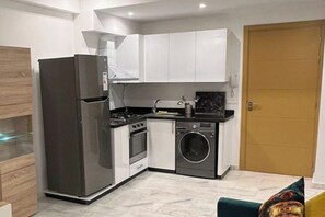 Fridge, microwave, oven, coffee/tea maker