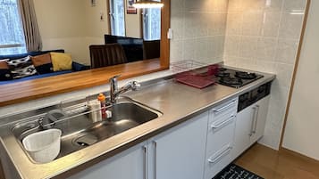 Frigorífic, microones, forn i placa de cuina