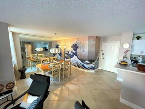 Dining - Exclusive Yacht Club Condo 10 Min to the Beach (Miami)