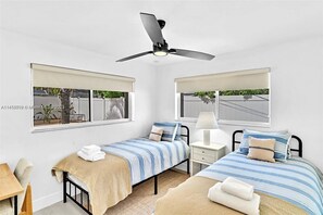 3 Schlafzimmer, Schreibtisch, Bügeleisen/Bügelbrett, WLAN