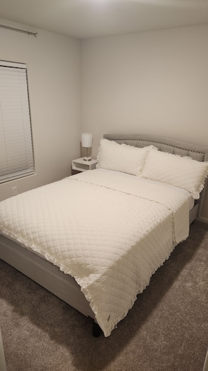 2 bedrooms, desk, iron/ironing board, travel cot - House in Arizona City (Arizona City)