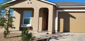 Exterior detail - House in Arizona City (Arizona City)
