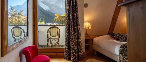 4 bedrooms, iron/ironing board, travel cot, free WiFi