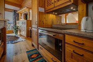 Fridge, microwave, oven, stovetop - Astoria - UltraCentral 140m2 | Balcons | Vues | Balnéo (Chamonix-Mont-Blanc)