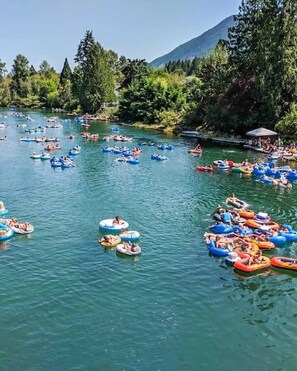 Marina - Studio at Riverside Boutique Motel - River Room (Lake Cowichan)