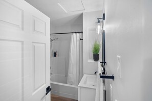 Hair dryer, towels - Riverside Studio | Kitchenette, Firepit, BBQ, Dock (Lake Cowichan)
