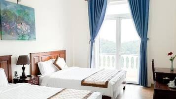 1 habitación, minibar, escritorio y cortinas blackout