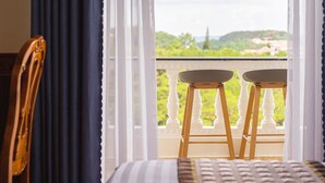 Suite – deluxe | Minibar, skrivebord, blendingsgardiner og lydisolert