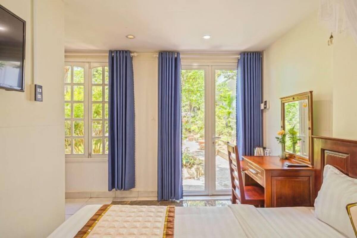 Minibar, desk, blackout curtains, soundproofing