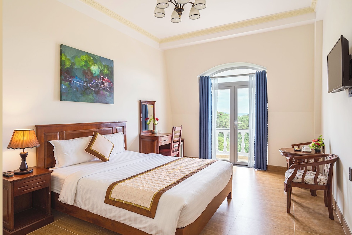Double Room, Mountain View | Minibar, laptop workspace, blackout curtains
