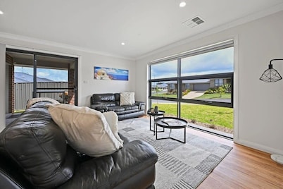 Bligh St Bliss - Ideal for Families, Mountain Views