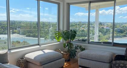 Stylish modern home with spectacular views, close to town and Bay of Islands.
