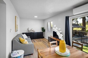 Smart TV - Stunning Riverside Suite | Kitchenette, Firepit (Lake Cowichan)