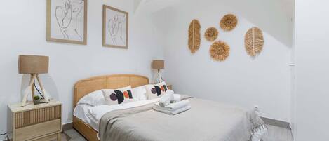 1 habitación, tabla de planchar con plancha, wifi y ropa de cama