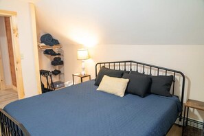 3 室のベッドルーム、デスク、WiFi、ベッドシーツ