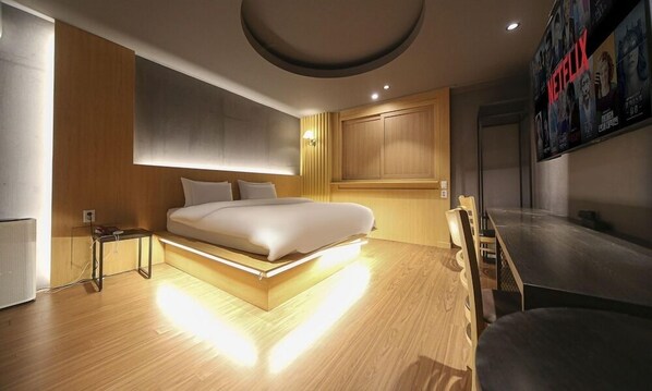 豪華雙人房 | 獨特裝潢、布置獨特、免費無線上網、床單