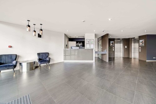 Spacious 2-Bed Conveniently by Lake Tuggeranong