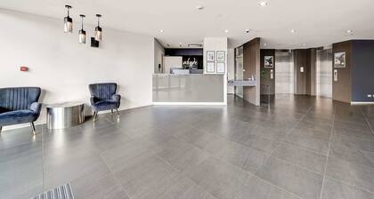 Spacious 2-Bed Conveniently by Lake Tuggeranong