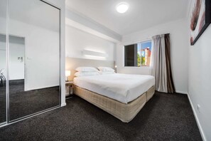 10 soverom, strykejern/-brett og sengetøy