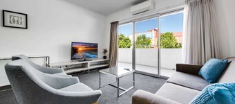 Spacious 2-Bed Conveniently by Lake Tuggeranong