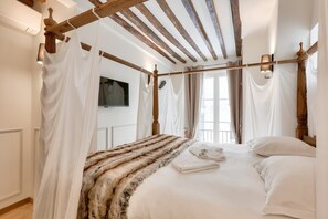 3 bedrooms, desk, iron/ironing board, WiFi - Luxurious 3BD with 3BR and AC (Paris)