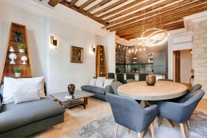 Dining - Luxurious 3BD with 3BR and AC (Paris)