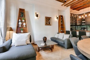 TV, offices - Luxurious 3BD with 3BR and AC (Paris)