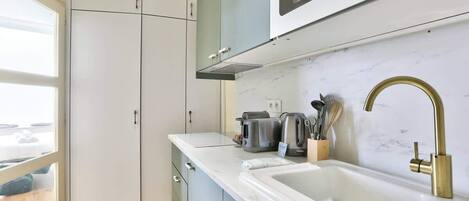 Refrigerador, microondas, parrilla de estufa y lavavajillas