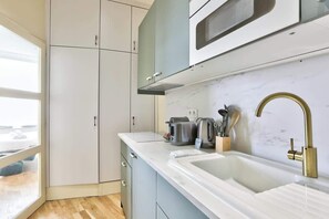 冰箱、微波炉、炉灶、洗碗机