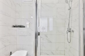 淋浴设施、吹风机