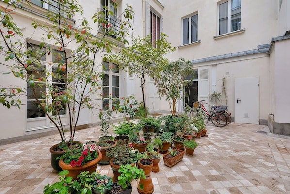 Property grounds - A haven in the heart of the Marais with air conditioning (Paris)