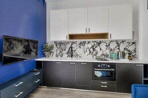 Fridge, microwave, oven, stovetop - Air-conditioned studio in the heart of the Marais (Paris)