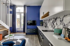 Fridge, microwave, oven, stovetop - Air-conditioned studio in the heart of the Marais (Paris)
