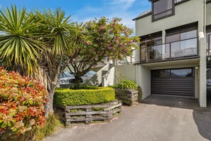 Exterior - Lodges 1 - Lake Front (Queenstown)