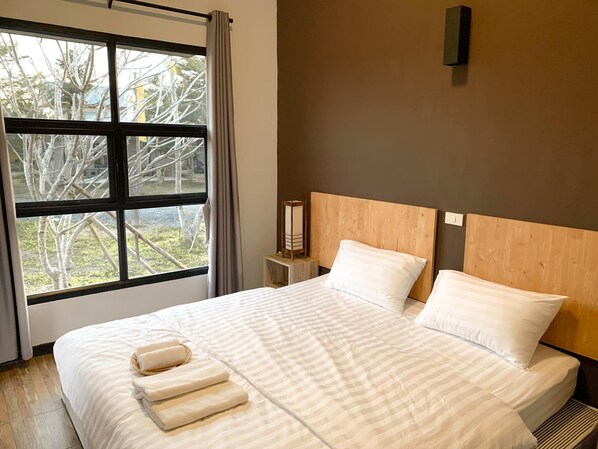 Standard House, 1 Queen Bed, Private Bathroom, Park View