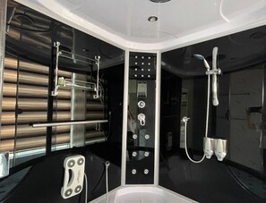 Family House, 2 Queen Beds, Bathtub, Garden View | Bathroom | Shower, free toiletries, hair dryer, towels - happy farm village (Mae Taeng)