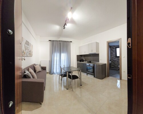 Cozy urban apartment 50 sqm stylish apartment in the center of Trikala w/parking