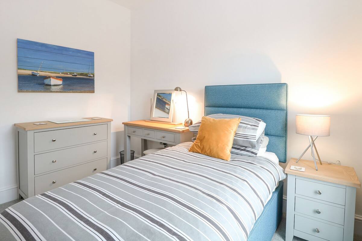 Cottage | Interior