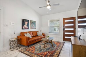 TV, offices - Cozy Remodeled Pet Friendly Home  by Barclé (Austin)