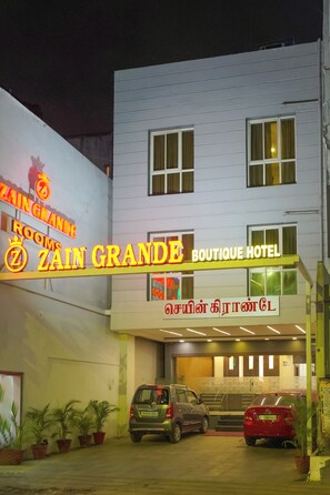 Free self-parking - HOTEL ZAIN GRANDE (Chennai)