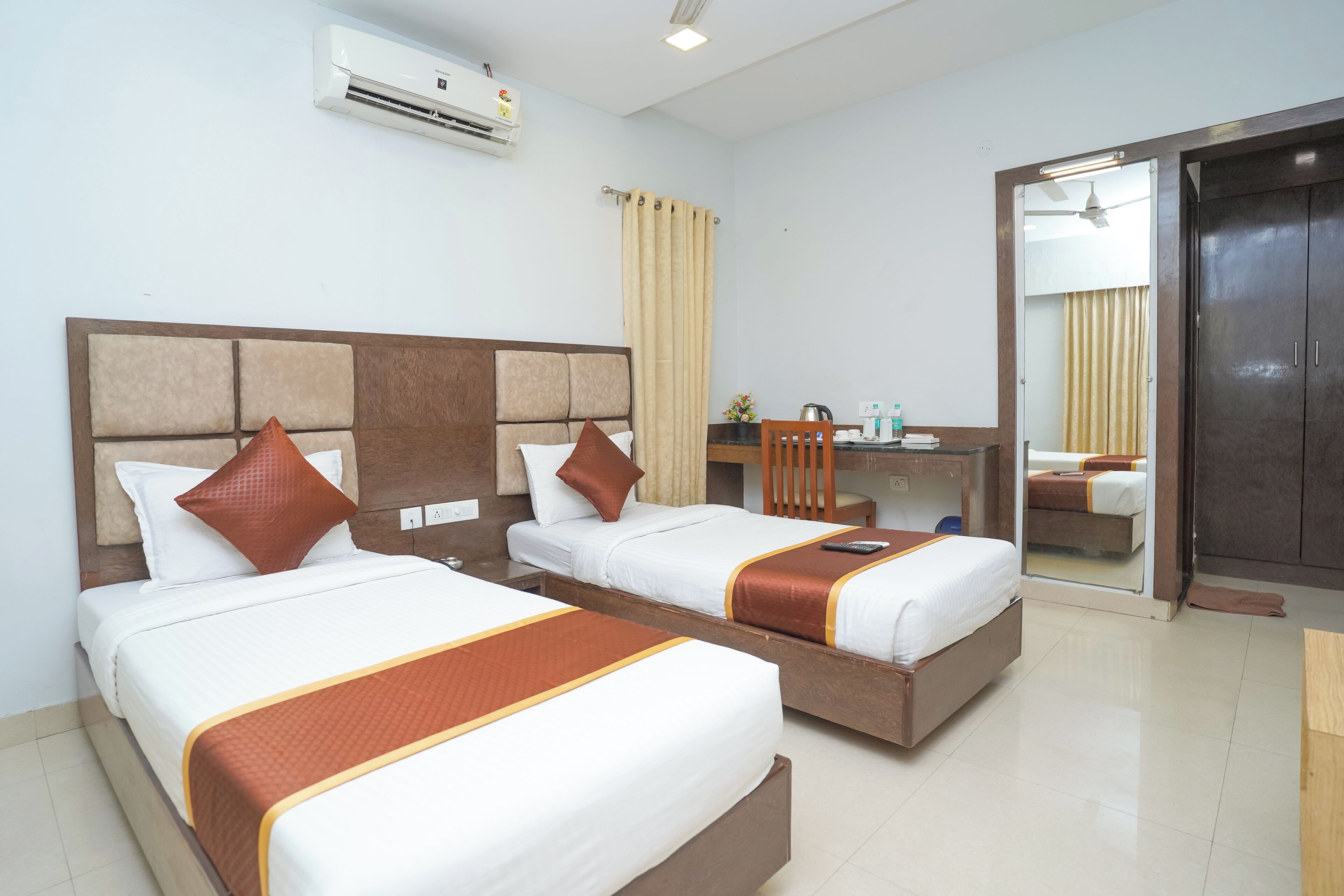 Deluxe Twin Room | Premium bedding, down duvets, memory-foam beds, desk