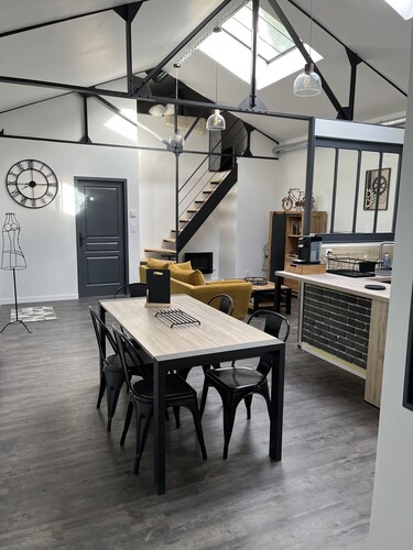 Loft Relais Cœur de France 3 Étoiles. Décoration Style Industriel. Centre-ville