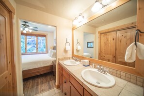 Casa de ciudad de diseñador, 2 habitaciones, patio, vista al valle (Settlers Creek 6500) | Baño