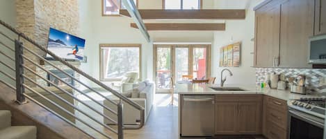 Premier Townhome, 2 Bedrooms, Balcony, Mountain View (Seasons 1892) | Exterior