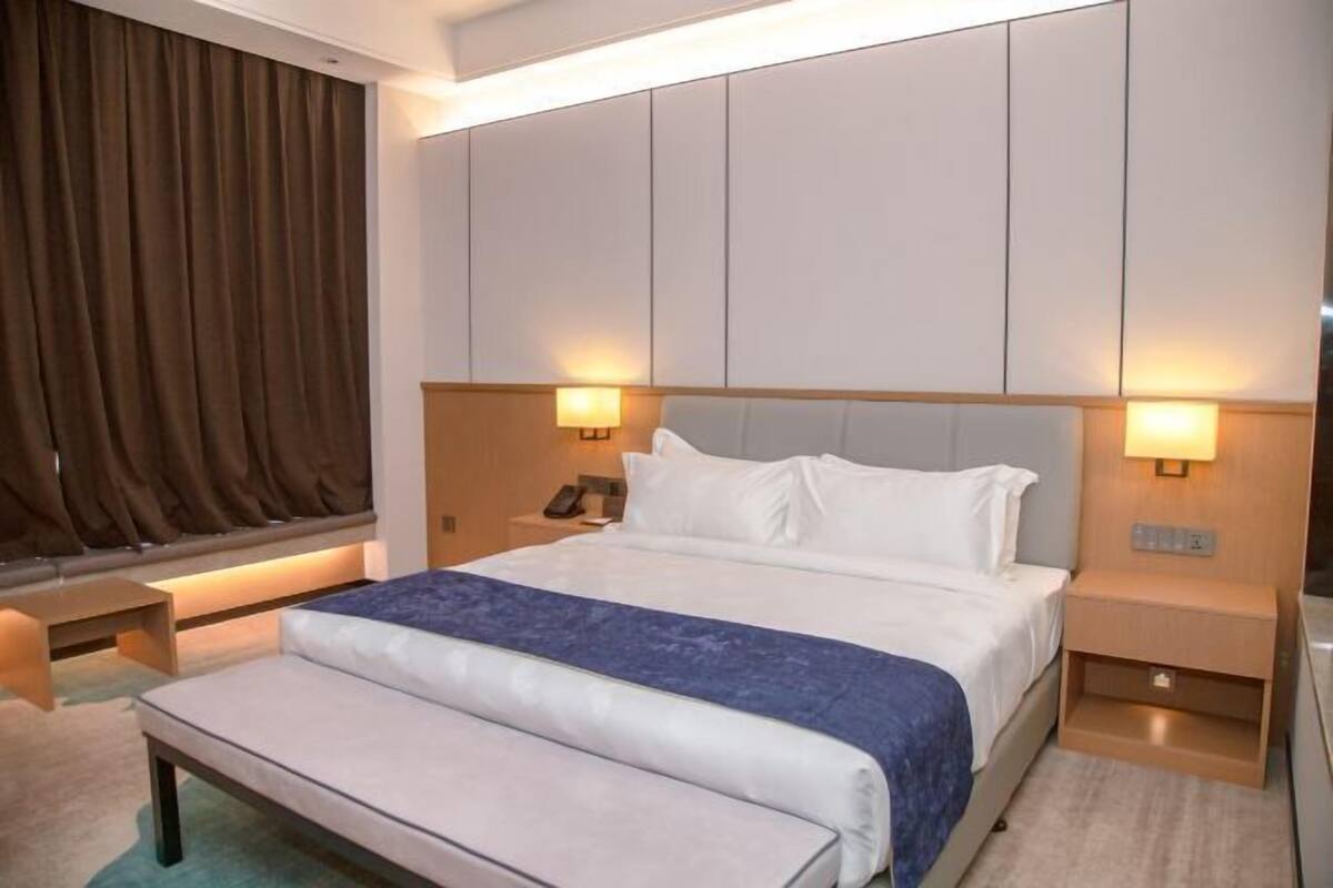Minibar, desk, laptop workspace, WiFi (free)