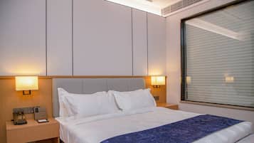 Deluxe Suite | Minibar, desk, laptop workspace, free WiFi
