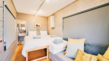 Panoraamahuvila | 3 makuuhuonetta, työpöytä, ilmainen Wi-Fi, vuodevaatteet